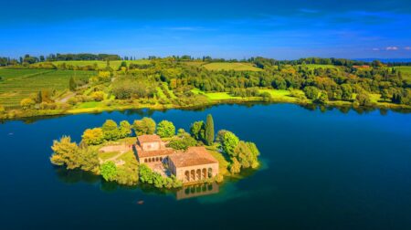 Roman-era villa resurfaces from Lake Fusaro, leaving archaeologists astounded by these ancient wonders