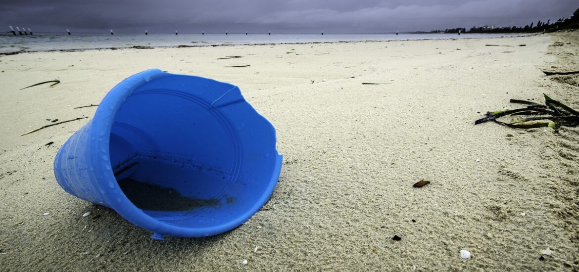 Beach Abandoned Bucket Sand Coast Plastic Shore Garbage 1084163 3df92e0otayzvnlstsp728 