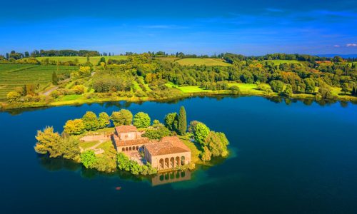 Roman-era villa resurfaces from Lake Fusaro, leaving archaeologists astounded by these ancient wonders