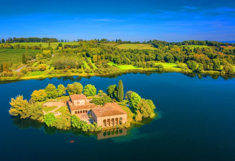 Roman-era villa resurfaces from Lake Fusaro, leaving archaeologists astounded by these ancient wonders