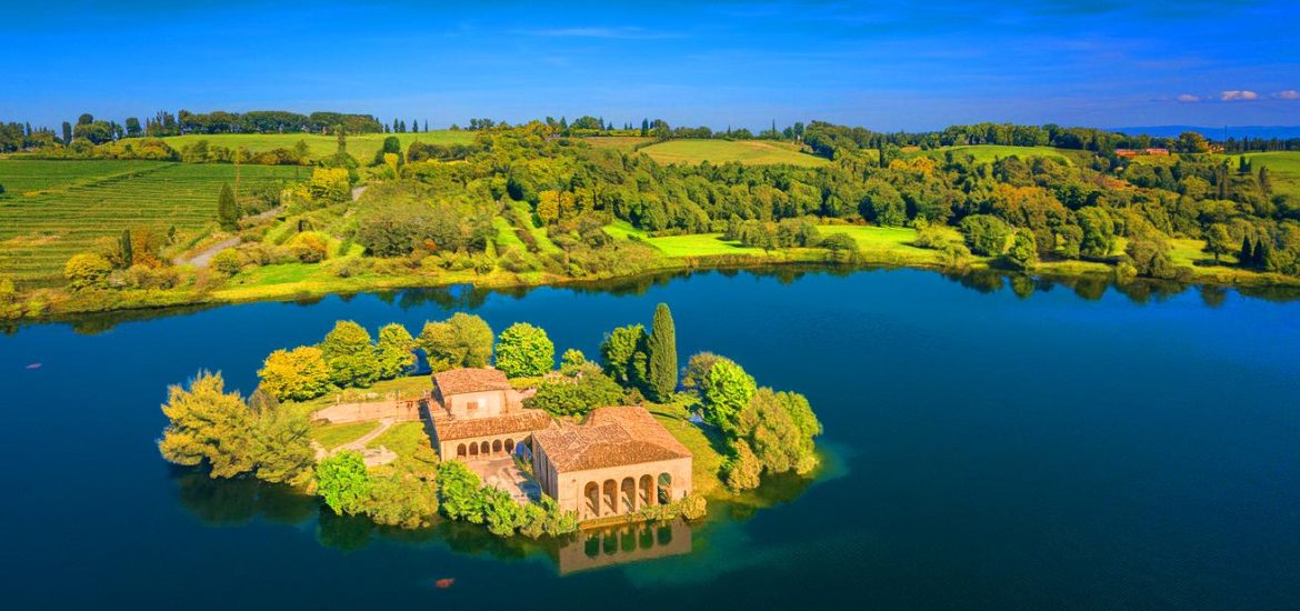 Roman-era villa resurfaces from Lake Fusaro, leaving archaeologists astounded by these ancient wonders